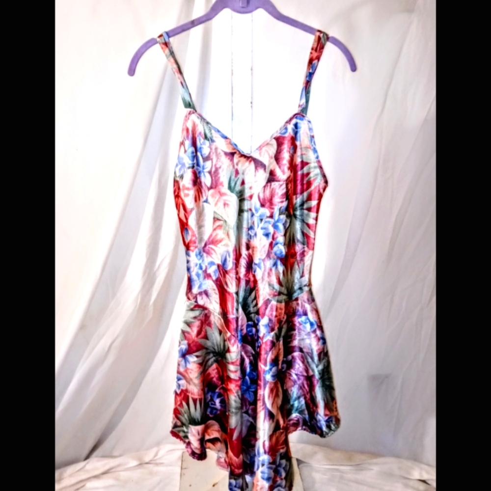 Beautiful silky floral nightgown size medium